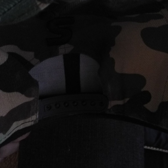 Snapback hat - Picture 2 of 3